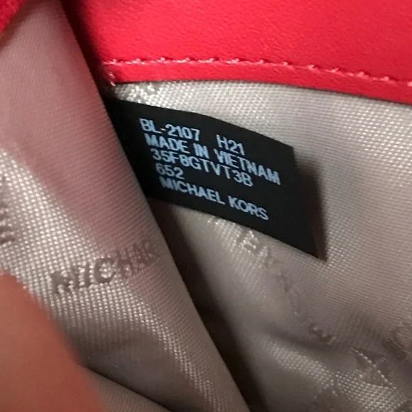 Michael Kors wallet🎈🎈